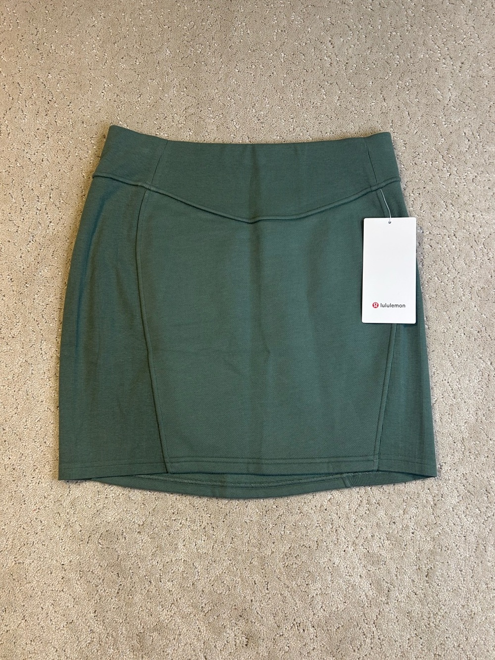 NWT Lululemon Scuba Mid-Rise Mini Skirt Green Women's Size Medium